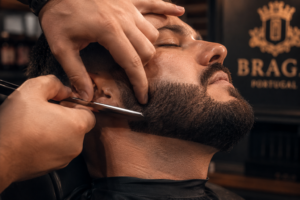 barba desenhada em Braga feita com navalha de precisão na Barbearia 27 de Agosto